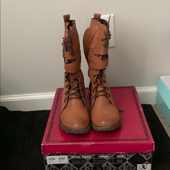 Boots - Picture 2 of 6
